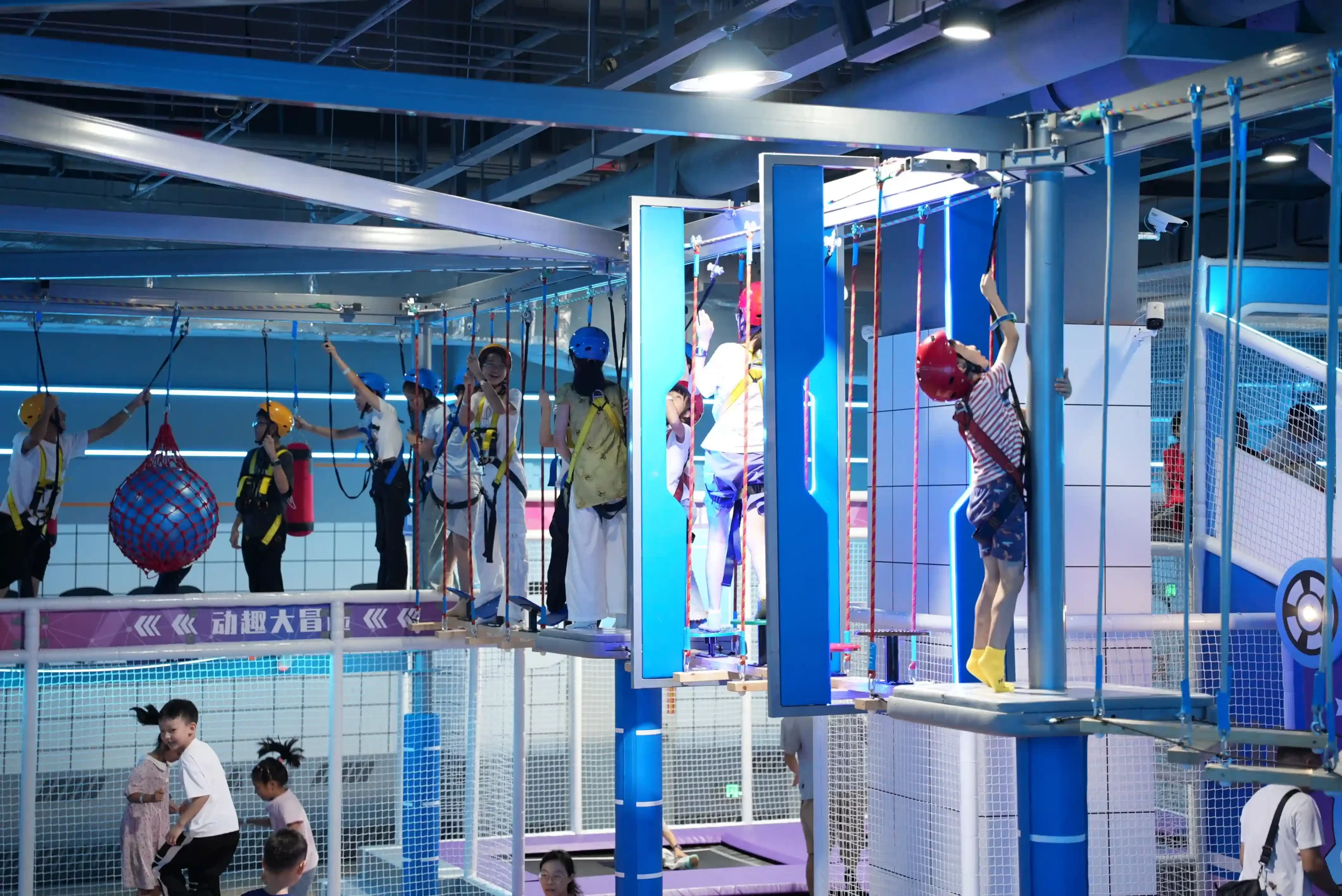 天津开室内游乐场蹦床公园？源头厂家蜜动游乐：设备+运营全搞定